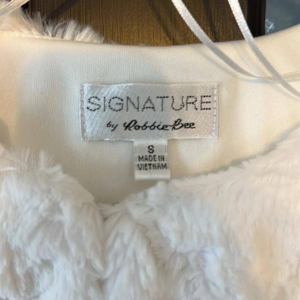 🤍PURE WHITE “SIGNATURE BY ROBBIE BEE” size small beautiful CROP JACKET!! - Picture 2 of 8